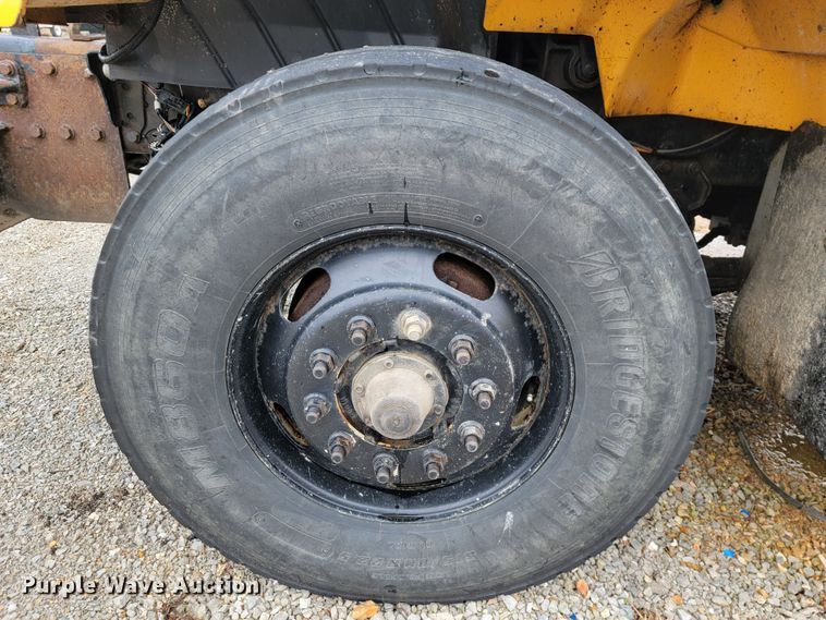 image for item JL9518 2006 International 7400  dump truck