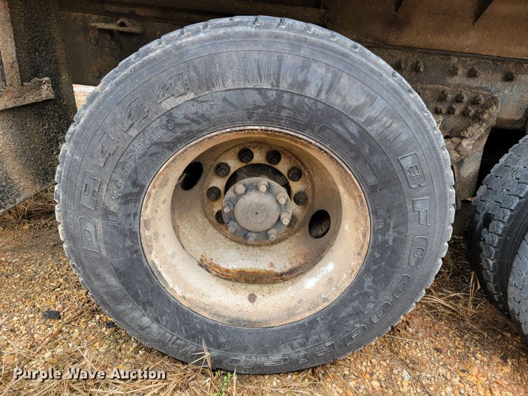 image for item JL9518 2006 International 7400  dump truck