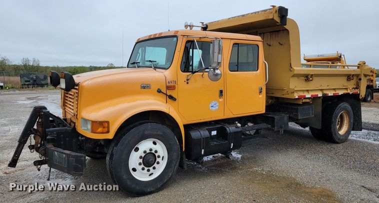 image for item JL9519 2002 International 4900  Crew Cab dump truck