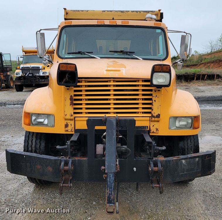 image for item JL9519 2002 International 4900  Crew Cab dump truck