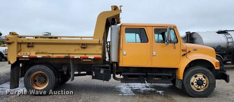 image for item JL9519 2002 International 4900  Crew Cab dump truck