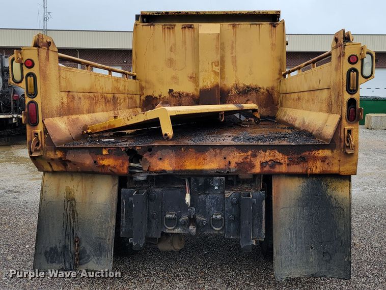 image for item JL9519 2002 International 4900  Crew Cab dump truck