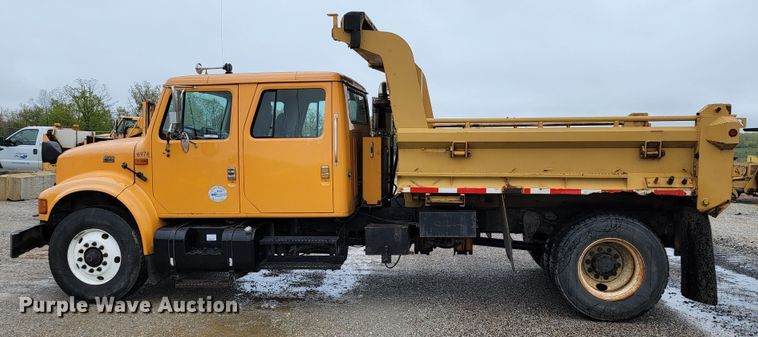 image for item JL9519 2002 International 4900  Crew Cab dump truck