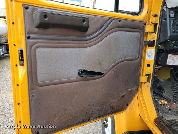 image for item JL9519 2002 International 4900  Crew Cab dump truck