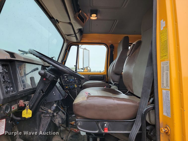 image for item JL9519 2002 International 4900  Crew Cab dump truck