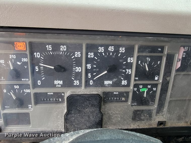 image for item JL9519 2002 International 4900  Crew Cab dump truck