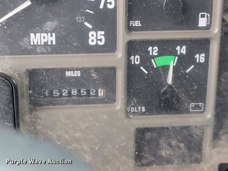 image for item JL9519 2002 International 4900  Crew Cab dump truck