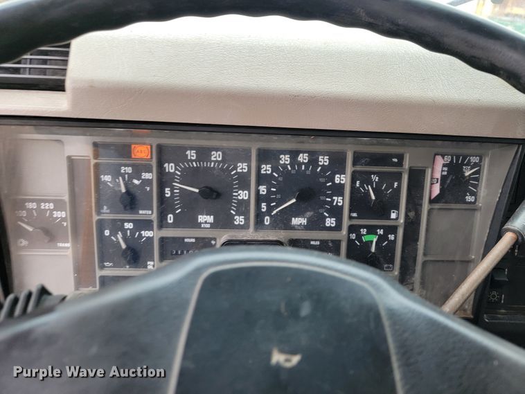 image for item JL9519 2002 International 4900  Crew Cab dump truck