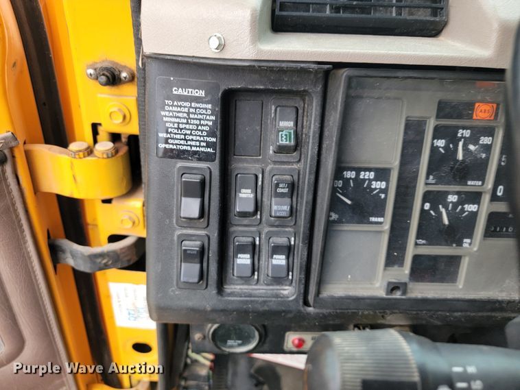 image for item JL9519 2002 International 4900  Crew Cab dump truck