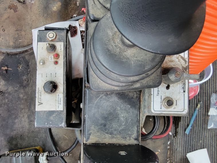 image for item JL9519 2002 International 4900  Crew Cab dump truck