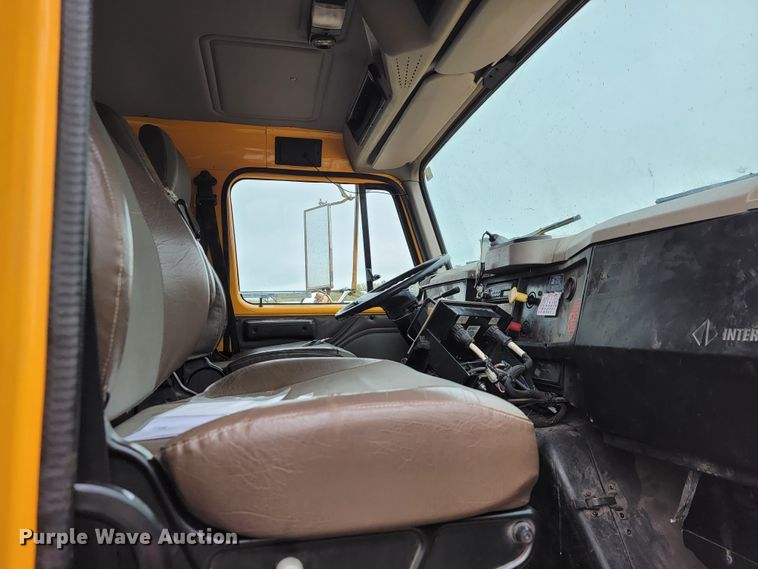 image for item JL9519 2002 International 4900  Crew Cab dump truck