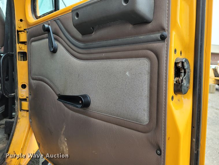 image for item JL9519 2002 International 4900  Crew Cab dump truck