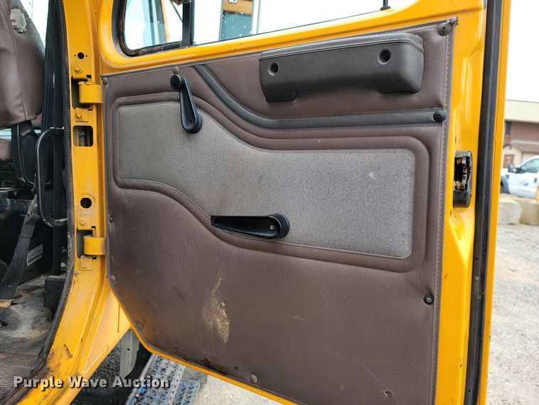 image for item JL9519 2002 International 4900  Crew Cab dump truck