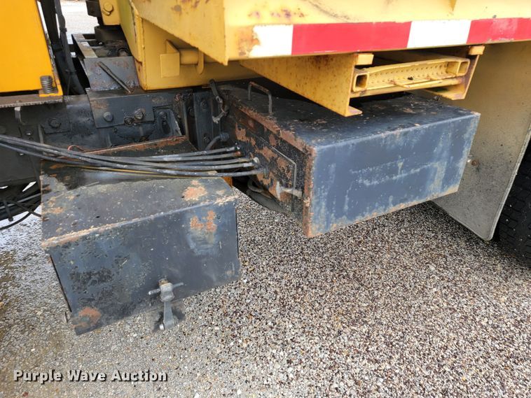 image for item JL9519 2002 International 4900  Crew Cab dump truck