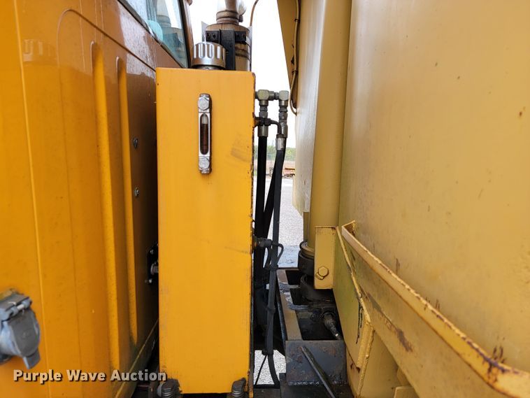 image for item JL9519 2002 International 4900  Crew Cab dump truck