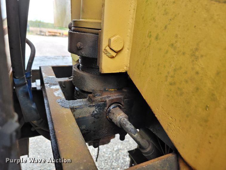 image for item JL9519 2002 International 4900  Crew Cab dump truck