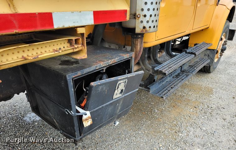 image for item JL9519 2002 International 4900  Crew Cab dump truck