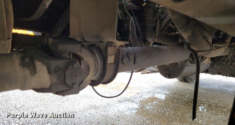 image for item JL9519 2002 International 4900  Crew Cab dump truck