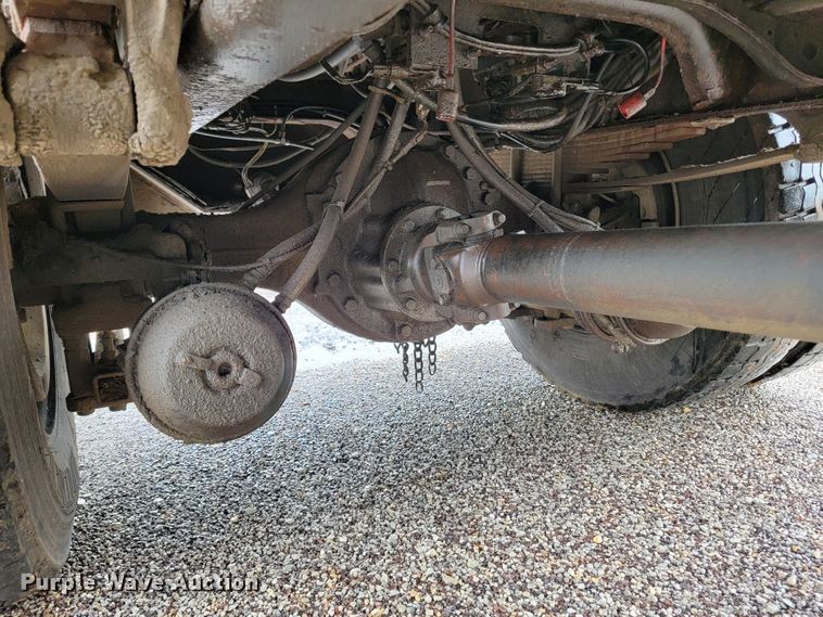 image for item JL9519 2002 International 4900  Crew Cab dump truck