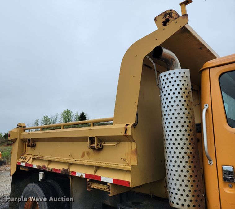 image for item JL9519 2002 International 4900  Crew Cab dump truck