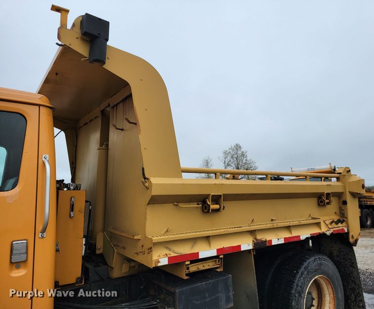 image for item JL9519 2002 International 4900  Crew Cab dump truck