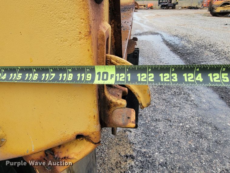 image for item JL9519 2002 International 4900  Crew Cab dump truck