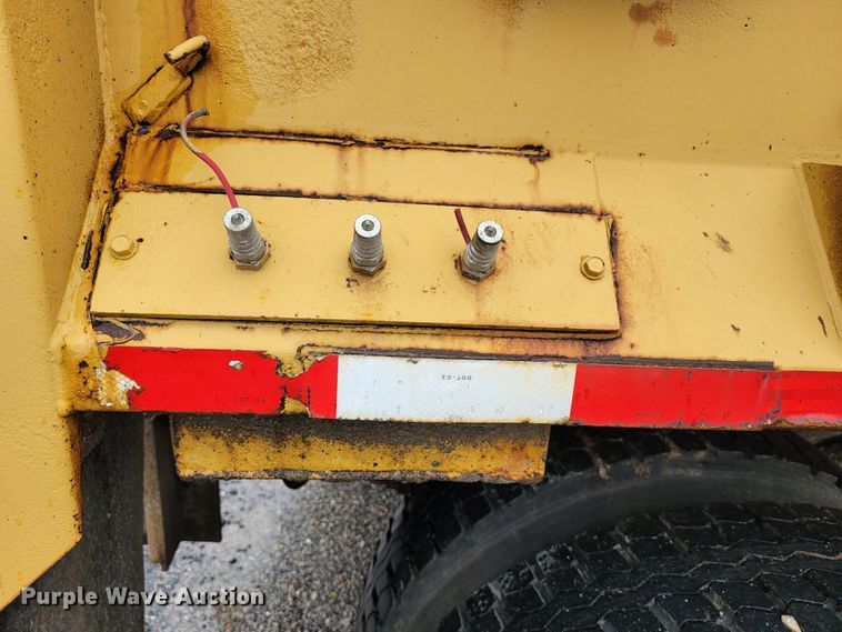 image for item JL9519 2002 International 4900  Crew Cab dump truck