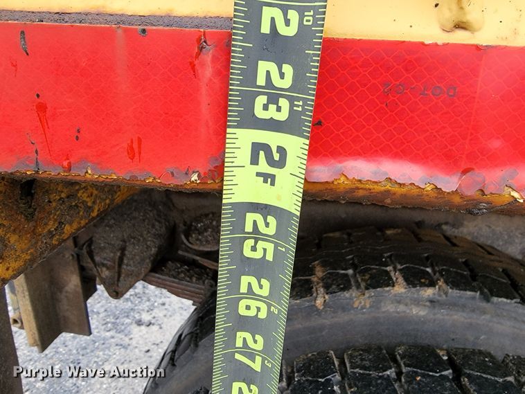 image for item JL9519 2002 International 4900  Crew Cab dump truck