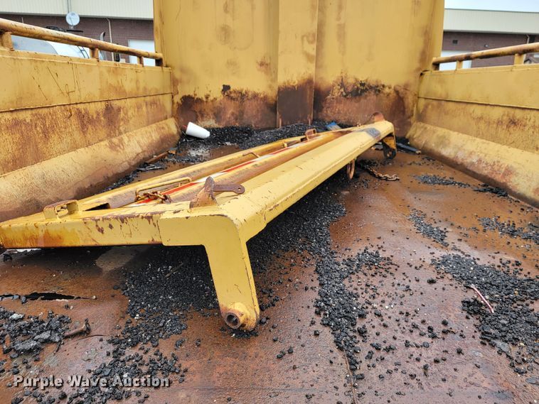 image for item JL9519 2002 International 4900  Crew Cab dump truck