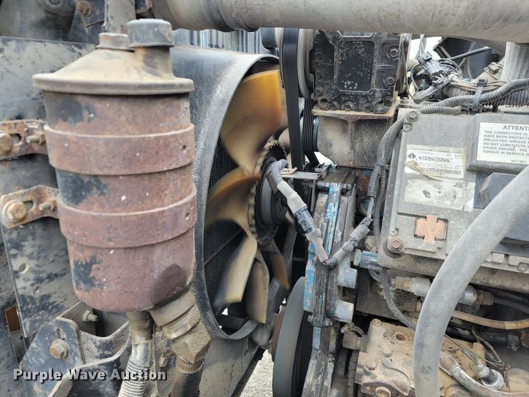 image for item JL9519 2002 International 4900  Crew Cab dump truck