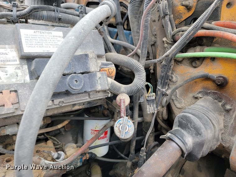 image for item JL9519 2002 International 4900  Crew Cab dump truck