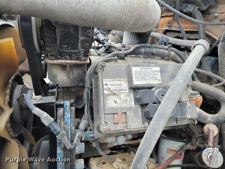 image for item JL9519 2002 International 4900  Crew Cab dump truck