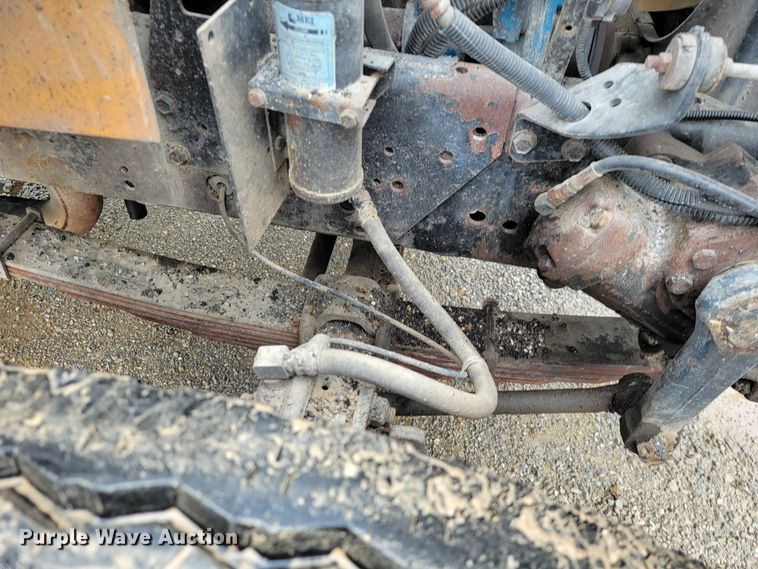 image for item JL9519 2002 International 4900  Crew Cab dump truck