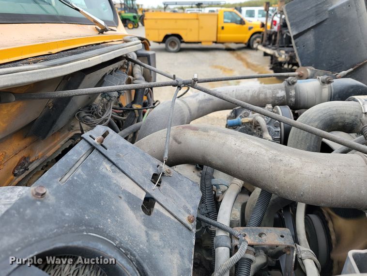 image for item JL9519 2002 International 4900  Crew Cab dump truck