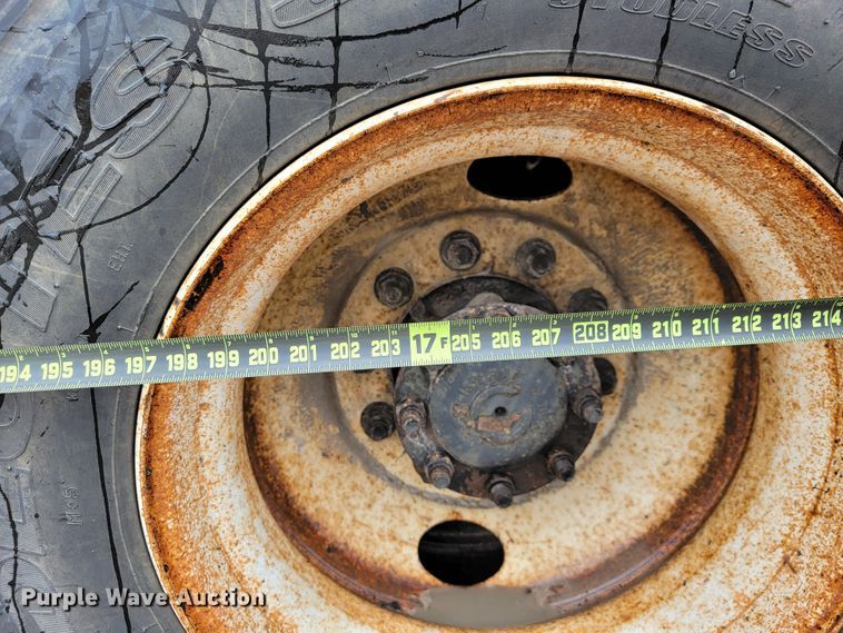 image for item JL9519 2002 International 4900  Crew Cab dump truck