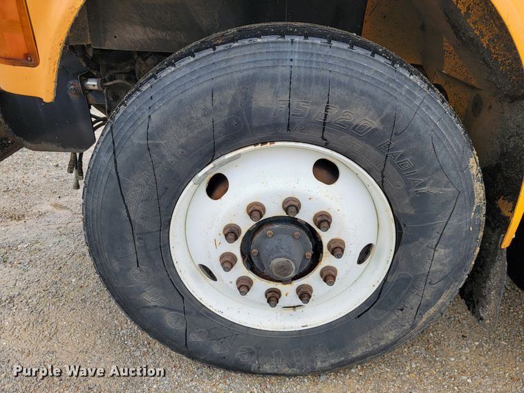 image for item JL9519 2002 International 4900  Crew Cab dump truck