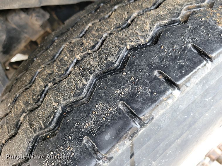 image for item JL9519 2002 International 4900  Crew Cab dump truck