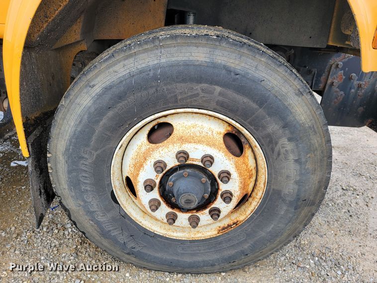 image for item JL9519 2002 International 4900  Crew Cab dump truck