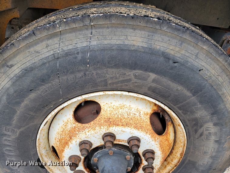 image for item JL9519 2002 International 4900  Crew Cab dump truck