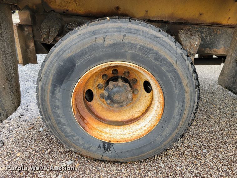 image for item JL9519 2002 International 4900  Crew Cab dump truck