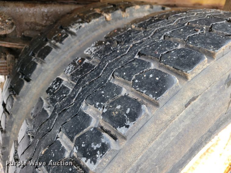 image for item JL9519 2002 International 4900  Crew Cab dump truck