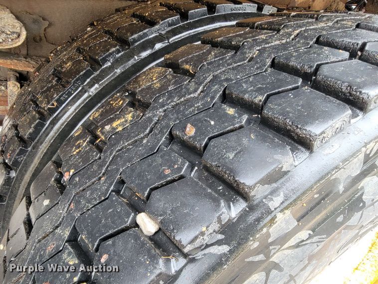 image for item JL9519 2002 International 4900  Crew Cab dump truck