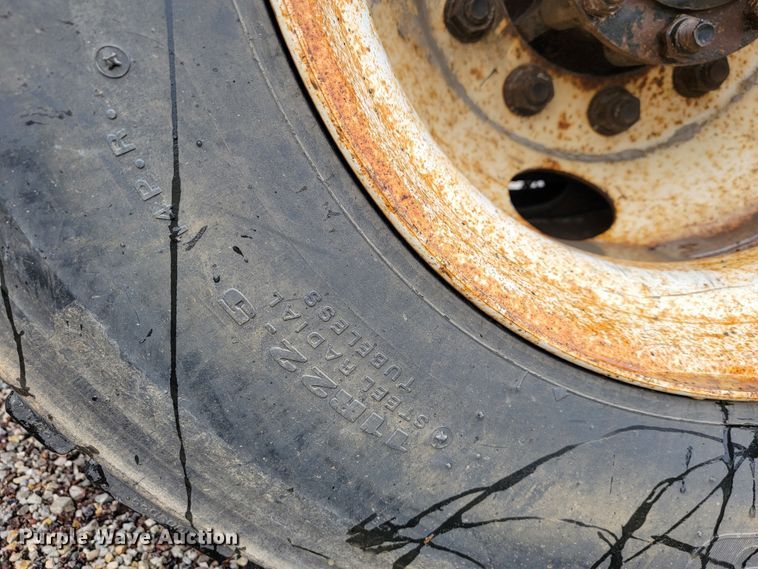 image for item JL9519 2002 International 4900  Crew Cab dump truck