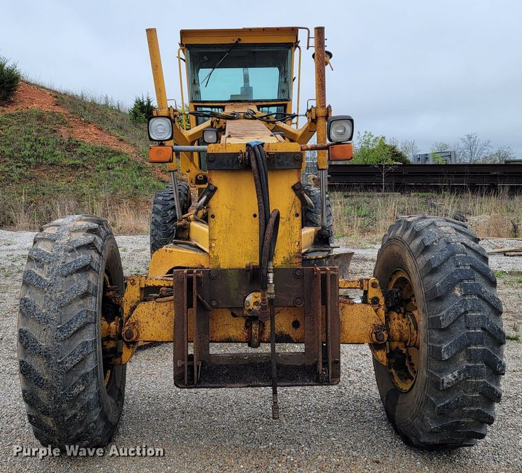 image for item JL9529 1988 John Deere 670B  motor grader