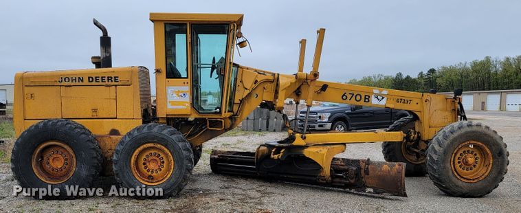 image for item JL9529 1988 John Deere 670B  motor grader