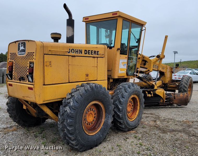 image for item JL9529 1988 John Deere 670B  motor grader