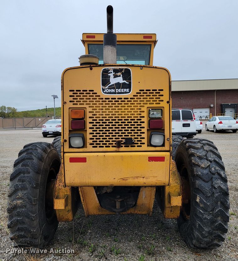 image for item JL9529 1988 John Deere 670B  motor grader