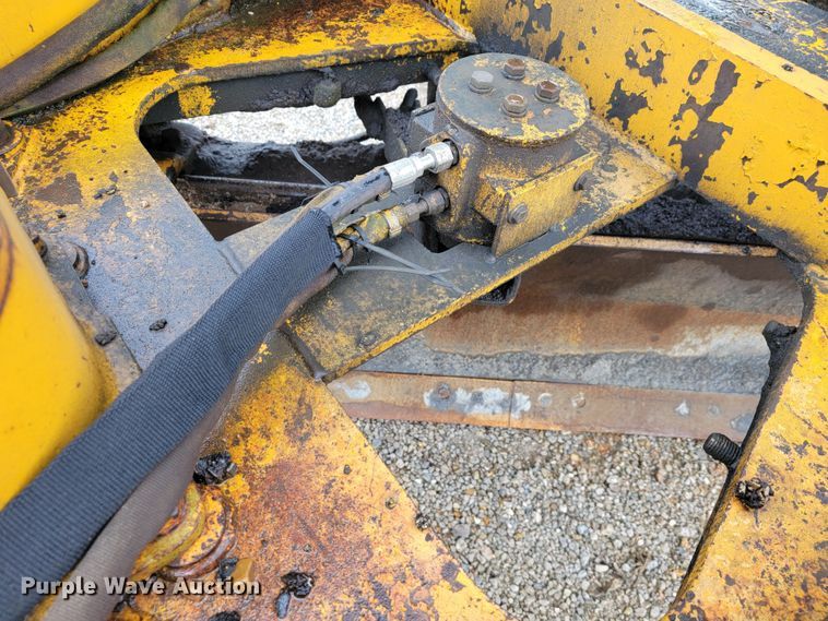 image for item JL9529 1988 John Deere 670B  motor grader