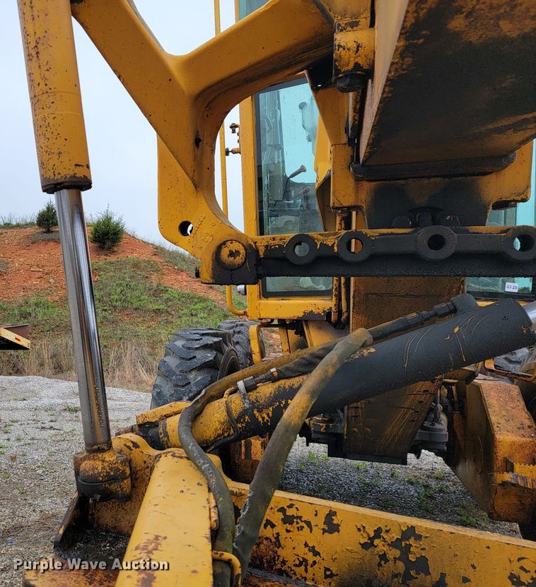 image for item JL9529 1988 John Deere 670B  motor grader