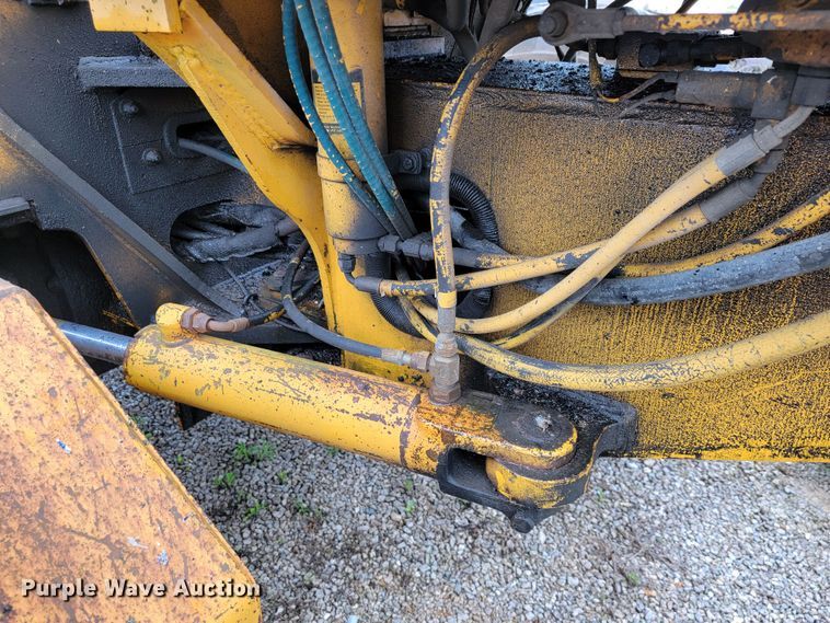 image for item JL9529 1988 John Deere 670B  motor grader